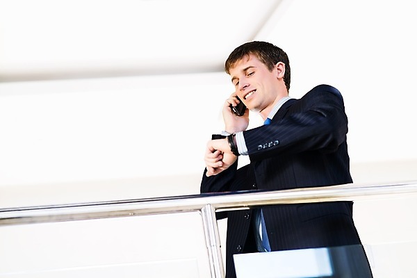 포토 JPG 해외이미지 백인 직업 응시 남자 시계 여행 비즈니스 CEO 사업가 성공 아침 넥타이 친절 주택 실내 한명 사람 정장 성인 사무실 회색 시간 업무 비즈니스맨 도착 가득함 집중 손목시계 동료 컨설턴트 경영자 폴더 재촉 경영 단절 떠남 마감 셀룰러 해외202004 해외202105 해외포토 주간 서양인 1 시선 잡화 옷 컬러 컨셉 장신구 관계 모션 내부 건물 작업 직장인 전문직 상담 리더 파일 파일형식