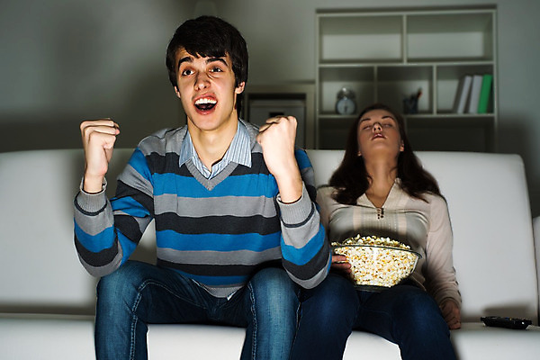 포토 JPG 해외이미지 커플 여자 행복 여유 음식 결혼 거실 관계 남편 휴식 친절 주택 갈색머리 사랑 옥수수 웃음 사람 동양인 취미 세명 텔레비전 기쁨 방 잠 플랫 야간 영화관 먹기 집중 영화 코믹 멀리 채널 프로그램 해외202004 해외202105 해외포토 자연요소 헤어스타일 감정 컨셉 모션 문화예술 곡류 표정 인종 이벤트 건물 전자제품 극장 파일형식