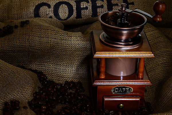 포토 JPG 해외이미지 전통 디자인 커피 음료 백그라운드 콩 미술 사람없음 목재 장식 컵 갈색 우주 상점 식당 검은색 어둠 침묵 카페 수확 시골 업무 고급 닫기 맛 아침식사 굽기 오브젝트 메뉴 질감 복고 아로마 그라인더 갈기 에스프레소 내추럴 방앗간 세피아 옛날 카페인 스타일 방식 해외202004 해외202105 해외포토 나무 식기 컬러 컨셉 농업 재료 모션 문화예술 곡류 촬영기법 식사 소리 작업 구이 커피용품 파일형식