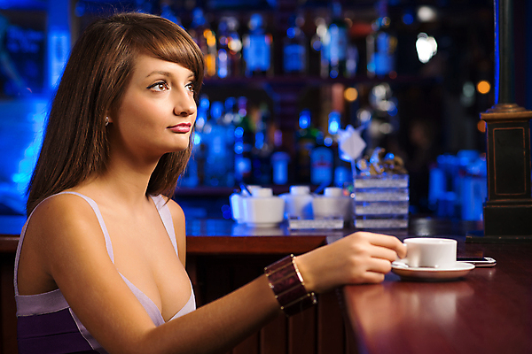 포토 JPG 해외이미지 백인 라이프스타일 커플 응시 남자 행복 얼굴 음료 탁자 휴가 휴식 기념 실내 사랑 한명 미소 사람 성인 파란색 파티 식당 바 화려 고급 우아함 야간 클럽 유흥 해외202004 해외202105 해외포토 자연요소 서양인 1 시선 감정 컬러 가구 컨셉 관계 표정 이벤트 내부 생활 신체부위 상점 파일형식