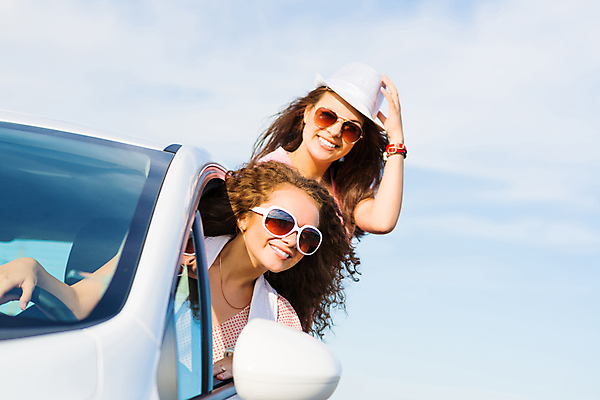 포토 JPG 해외이미지 라이프스타일 손 여자 행복 도로 물결 여행 창문 교통시설 자동차 하늘 휴가 사람 성인 두명 파란색 여행객 운전 자유 운전사 무료 자동 해외202004 해외202105 해외포토 직업 감정 길 육상교통 컬러 교통 컨셉 모션 생활 신체부위 시설 파일형식