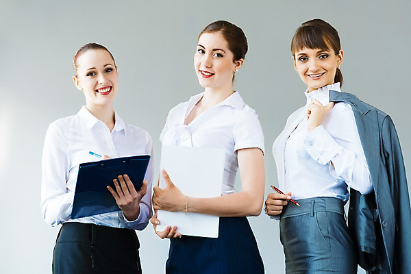 포토 JPG 해외이미지 백인 직업 여자 행복 백그라운드 회사 비즈니스 사업가 성공 노동자 안내 사람 정장 성인 세명 검은색 흰색 업무 비즈니스우먼 자신감 그룹 대표 동료 보고서 리더 경영 심각 패기 대리인 해외202004 해외202105 해외포토 서양인 옷 감정 컬러 컨셉 관계 작업 직장인 파일형식