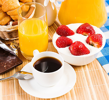 포토 JPG 해외이미지 전통 접시 커피 음료 음식 빵 분홍색 오렌지 과일 유리 탁자 딸기 사람없음 컵 가로 식당 초콜릿 검은색 주스 식탁보 신선 바 뜨거움 아침식사 보호 초승달 잼 굽기 크림 대륙 롤 머핀 버터 에스프레소 설정 프랑스어 단절 카페인 안락 해외202004 해외202105 해외포토 문자 식기 컬러 가구 컨셉 재질 디저트 상점 식사 달 소스_음식 구이 파일형식