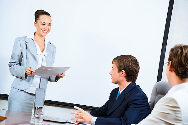 포토 JPG 해외이미지 백인 직업 학생 여자 행복 무기 얼굴 백그라운드 회사 비즈니스 사업가 성공 노동자 갈색머리 사람 정장 건물 세명 사무실 흰색 인사 업무 비즈니스우먼 자신감 스마트 동료 직원 교차 해외202004 해외202105 해외포토 서양인 헤어스타일 건축물 옷 감정 컬러 컨셉 관계 신체부위 예절 작업 직장인 파일형식