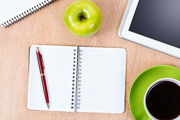 포토 JPG 해외이미지 교육 종이 커피 백그라운드 돈 인터넷 비즈니스 통신 탁자 직장 사람없음 목재 책 금융 컴퓨터 터치패드 사무실 알약 펜 디지털 스크린 모니터 공백 장비 흰색 키보드 업무 메시지 뉴스 플랫 전자책 사과 휴대용 무선전화기 전자 공유 멀티미디어 설정 패드 터치스크린 해외202004 해외202105 해외포토 나무 음료 컬러 가구 과일 회사 재료 경제 전자제품 필기구 약 작업 재산 전화기 오브젝트 파일형식