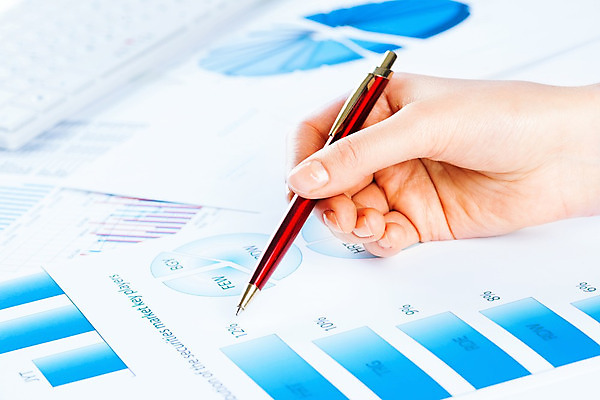 포토 JPG 해외이미지 직업 라이프스타일 손 여자 종이 컨셉 회사 비즈니스 사업가 손가락 그래프 협력 설명 사람 사람없음 금융 경제 사무실 디지털 자료 정보 가리킴 결과 보고서 상담 경영자 문서 바쁨 보여주기 고용 리뷰 마케팅 세미나 업그레이드 정중 경제학 콜라보레이션 해외202004 해외202105 해외포토 교육 모션 손짓 생활 신체부위 구직 리더 채용 파일형식