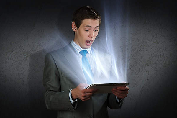 포토 JPG 해외이미지 손 디자인 남자 백그라운드 컨셉 인터넷 비즈니스 통신 손가락 모바일 미래 새로움 미술 한명 사람 파란색 스마트폰 컴퓨터 글로벌 사무실 알약 디지털 스크린 웹 우정 터치 정보 잡기 비즈니스맨 그물 네트워크 그룹 이메일 어플리케이션 연결 무선전화기 분석 전자 패드 소셜 해외202004 해외202105 해외포토 1 컬러 모션 문화예술 신체부위 친구 전자제품 핸드폰 스마트기기 약 직장인 전화기 파일형식