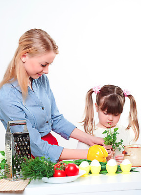 포토 JPG 해외이미지 백인 라이프스타일 여자 딸 행복 어린이 음식 2 다이어트 토마토 가족 엄마 주택 함께함 건강 사랑 요리 한명 사람 내부 초록색 부모 케이크 주방 식사 기쁨 샐러드 신선 먹기 준비 점심식사 돌봄 해외202004 해외202105 해외포토 서양인 1 감정 컬러 컨셉 채소 관계 모션 디저트 건물 생활 파일형식