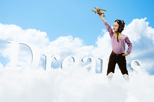 포토 JPG 해외이미지 백인 구름 모자 손 응시 여자 행복 안경 얼굴 어린이 여행 날개 상상 놀이 하늘 비행기 한명 미소 파란색 장난감 꿈 잡기 용기 헬멧 파일럿 항공 공상 대패 사방 염원 해외202004 해외202105 해외포토 자연요소 서양인 직업 1 그릇 시선 잡화 감정 컬러 항공교통 모션 대중교통 표정 사람 신체부위 보호장비 파일형식