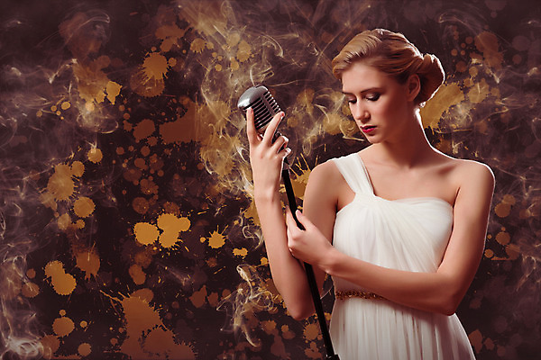 포토 JPG 해외이미지 모델 여자 별 음악 노래 갈색머리 한명 사람 이벤트 파티 유행 어둠 소리 콘서트 공연 연주자 음악가 가수 무대 표현 악단 우아함 시원함 마이크 클럽 디스코 오디오 팝 생존 효과 해외202004 해외202105 해외포토 자연요소 직업 1 헤어스타일 음향기기 컨셉 문화예술 전자제품 춤 파일형식