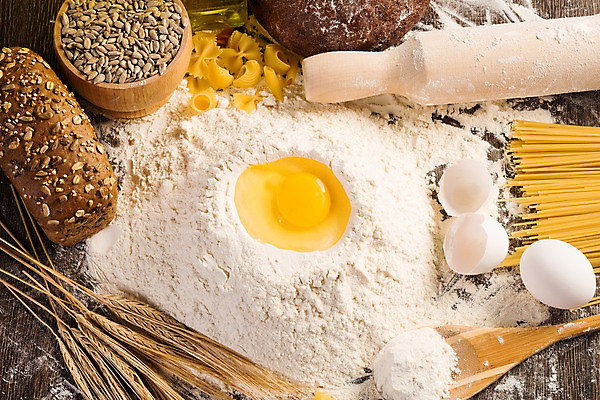 포토 JPG 해외이미지 음식 백그라운드 재료 탁자 건강 요리 사람없음 목재 갈색 노란색 쿠키 주방 계란 식사 침묵 빵집 껍질 흰색 기구 사발 아침식사 널 큼 낟알 밀 다발 굽기 오브젝트 준비 날것 슛 밀가루 덩어리 번 핸드메이드 해외202004 해외202105 해외포토 나무 빵 컬러 가구 디저트 곡류 상점 알 소리 사기그릇 크기 가루 구이 파일형식