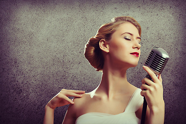 포토 JPG 해외이미지 모델 여자 별 음악 노래 갈색머리 한명 사람 이벤트 파티 유행 어둠 소리 콘서트 공연 연주자 음악가 가수 무대 표현 악단 우아함 시원함 마이크 클럽 디스코 오디오 팝 생존 효과 해외202004 해외202105 해외포토 자연요소 직업 1 헤어스타일 음향기기 컨셉 문화예술 전자제품 춤 파일형식