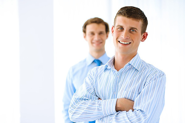 포토 JPG 해외이미지 직업 손 남자 행복 무기 백그라운드 비즈니스 사업가 성공 관리 미소 사람 정장 성인 두명 금융 사무실 흰색 비즈니스맨 자신감 상담원 대표 종업원 중개인 스마트 동료 리더 경영 관리자 정중 해외202004 해외202105 해외포토 옷 감정 컬러 컨셉 관계 표정 신체부위 경제 직장인 사무원 파일형식