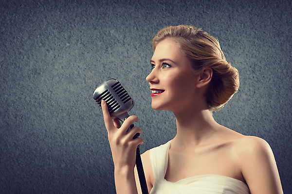 포토 JPG 해외이미지 모델 여자 별 음악 노래 갈색머리 한명 사람 이벤트 파티 유행 어둠 소리 콘서트 공연 연주자 음악가 가수 무대 표현 악단 우아함 시원함 마이크 클럽 디스코 오디오 팝 생존 효과 해외202004 해외202105 해외포토 자연요소 직업 1 헤어스타일 음향기기 컨셉 문화예술 전자제품 춤 파일형식