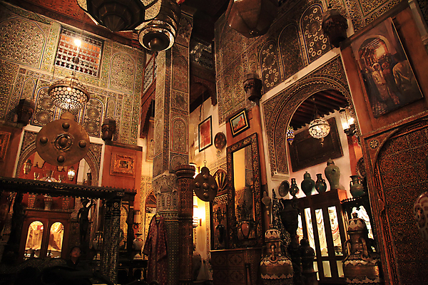 포토 JPG 해외이미지 전통 디자인 문화 가구 백그라운드 아프리카 미술 사람없음 내부 장식 쇼핑 여행객 상점 금속 수확 골동품 등불 시장 이슬람교 공예 수집 무역 기념품 청동 모로코 목각 놋쇠 메디나 아랍어 해외202004 해외202105 해외포토 나라 산업 종교 생활용품 농업 재질 문화예술 조명 사람 취미 오브젝트 파일형식