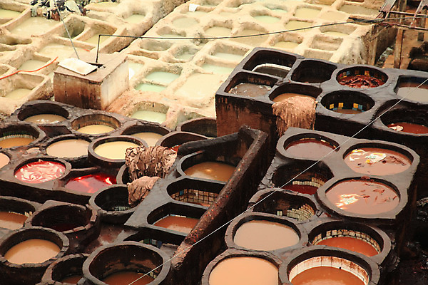 포토 JPG 해외이미지 구름 전통 여행 건축양식 아프리카 사람없음 컬러풀 여행객 죽음 업무 작업실 중세 역사 가죽 이슬람교 공예 냄새 모로코 메디나 솜씨 아랍어 안뜰 옛날 흥미 해외202004 해외202105 해외포토 자연요소 건축 나라 종교 컬러 컨셉 사람 취미 작업 파일형식