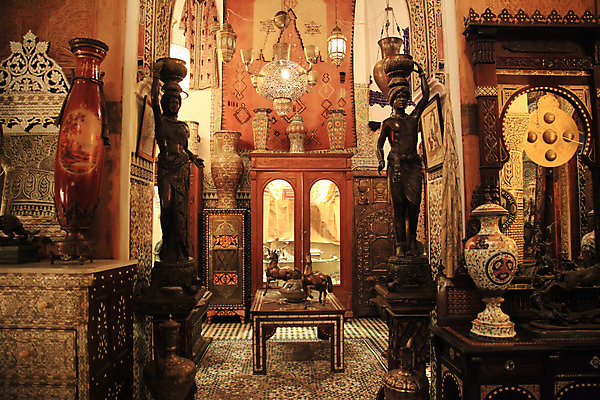 포토 JPG 해외이미지 전통 디자인 문화 가구 백그라운드 아프리카 미술 사람없음 내부 장식 쇼핑 여행객 상점 금속 수확 골동품 등불 시장 이슬람교 공예 수집 무역 기념품 청동 모로코 목각 놋쇠 메디나 아랍어 해외202004 해외202105 해외포토 나라 산업 종교 생활용품 농업 재질 문화예술 조명 사람 취미 오브젝트 파일형식