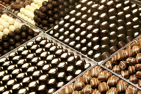 포토 JPG 해외이미지 모양 음식 공장 사탕 종류 사람없음 장식 갈색 쌓기 과자 상점 초콜릿 여러개 우유 견과류 흰색 대접 고급 선택 맛 모음 충동구매 해로움 프랄린 많음 솔깃 맛있는 해외202004 해외202105 해외포토 컬러 다수 컨셉 공업 모션 디저트 유제품 한글 쇼핑 과소비 파일형식