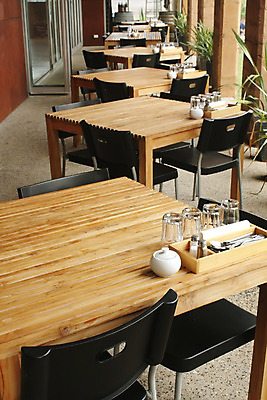 포토 JPG 해외이미지 가구 백그라운드 컨셉 의자 탁자 호텔 사람없음 야외 컵 유행 여행객 식당 식사 저녁식사 기구 오픈 호주 아침식사 먹기 만족 심플 포도밭 지역 점심식사 서쪽 인기 스타일 해외202004 해외202105 해외포토 식기 감정 생활용품 밭 모션 숙소 사람 상점 오세아니아 방향 파일형식