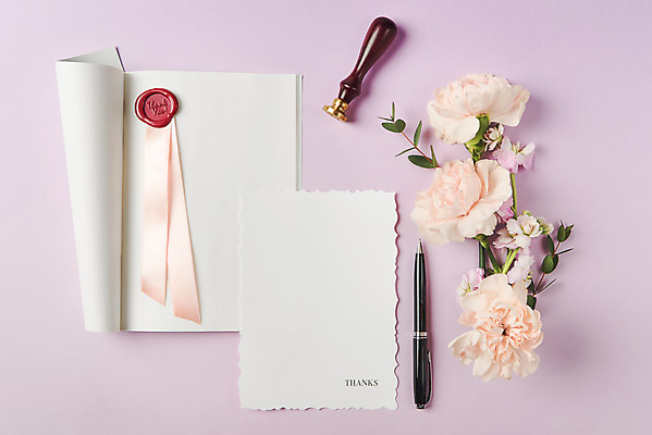 포토 JPG 스튜디오촬영 기념일 실내 사람없음 도장 하이앵글 만년필 공책 축하 어버이날 스승의날 편지지 카네이션 감사 5월행사 보라색배경 씰링왁스 플랫레이 실링스탬프 국내포토 꽃 감정 뷰포인트 백그라운드 컨셉 문구용품 이벤트 내부 펜 보라색 플랫 5월 편지 파일형식