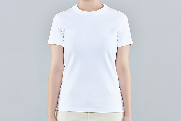 포토 JPG 스튜디오촬영 여자 패션 회색배경 실내 한명 상반신 20대 성인 앞모습 한국인 반팔티셔츠 흰옷 정자세 목업 성인여자한명만 국내포토 1 옷 뷰포인트 포즈 백그라운드 티셔츠 사람 동양인 청년 내부 회색 여자한명만 성인여자만 파일형식