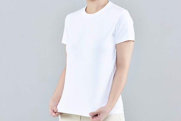 포토 JPG 스튜디오촬영 여자 패션 회색배경 실내 한명 상반신 20대 성인 옆모습 한국인 반팔티셔츠 잡기 흰옷 목업 성인여자한명만 국내포토 1 옷 뷰포인트 백그라운드 티셔츠 모션 사람 동양인 청년 내부 회색 여자한명만 성인여자만 파일형식