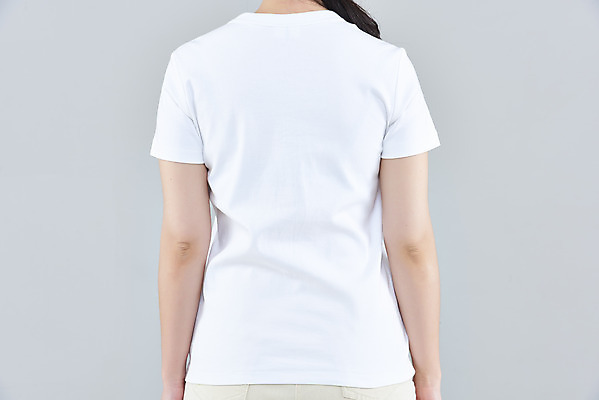 포토 JPG 스튜디오촬영 여자 패션 회색배경 실내 한명 상반신 20대 성인 뒷모습 한국인 반팔티셔츠 흰옷 정자세 목업 성인여자한명만 국내포토 1 옷 뷰포인트 포즈 백그라운드 티셔츠 사람 동양인 청년 내부 회색 여자한명만 성인여자만 파일형식