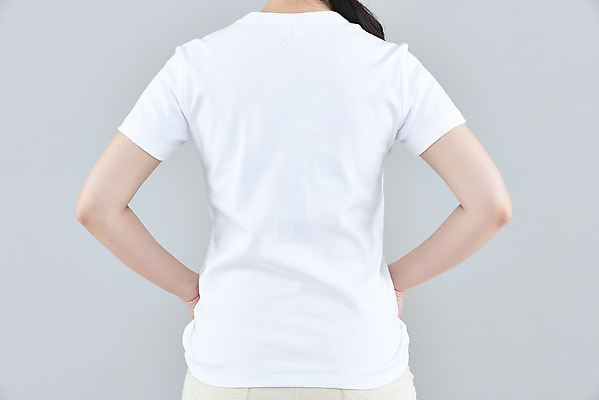 포토 JPG 스튜디오촬영 여자 패션 허리손 회색배경 실내 한명 상반신 20대 성인 뒷모습 한국인 반팔티셔츠 흰옷 목업 성인여자한명만 국내포토 1 옷 뷰포인트 포즈 백그라운드 티셔츠 사람 동양인 청년 내부 회색 여자한명만 성인여자만 파일형식