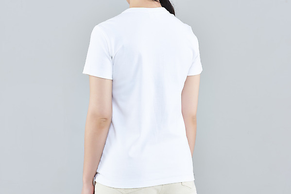 포토 JPG 스튜디오촬영 여자 패션 회색배경 실내 한명 상반신 20대 성인 뒷모습 한국인 반팔티셔츠 흰옷 목업 성인여자한명만 국내포토 1 옷 뷰포인트 백그라운드 티셔츠 사람 동양인 청년 내부 회색 여자한명만 성인여자만 파일형식