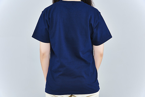 포토 JPG 스튜디오촬영 옷 여자 패션 회색배경 실내 한명 상반신 20대 성인 뒷모습 한국인 반팔티셔츠 목업 성인여자한명만 국내포토 1 뷰포인트 백그라운드 티셔츠 사람 동양인 청년 내부 회색 여자한명만 성인여자만 파일형식