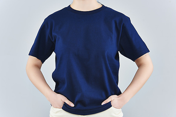 포토 JPG 스튜디오촬영 옷 여자 패션 회색배경 실내 한명 상반신 20대 성인 앞모습 한국인 반팔티셔츠 주머니손 목업 성인여자한명만 국내포토 1 뷰포인트 백그라운드 티셔츠 모션 사람 동양인 청년 내부 회색 여자한명만 성인여자만 파일형식