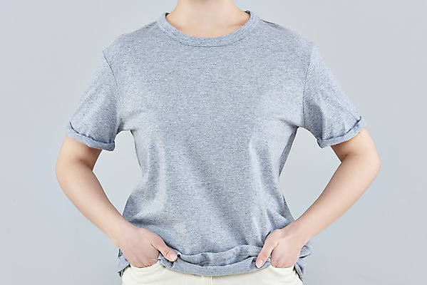 포토 JPG 스튜디오촬영 옷 여자 패션 회색배경 실내 한명 상반신 20대 성인 앞모습 한국인 반팔티셔츠 주머니손 목업 성인여자한명만 국내포토 1 뷰포인트 백그라운드 티셔츠 모션 사람 동양인 청년 내부 회색 여자한명만 성인여자만 파일형식