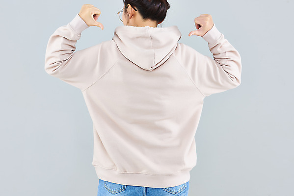 포토 JPG 스튜디오촬영 옷 여자 패션 40대 중년 회색배경 실내 한명 상반신 뒷모습 한국인 가리킴 후드티셔츠 후드티 목업 중년여자한명만 국내포토 1 뷰포인트 백그라운드 티셔츠 사람 동양인 손짓 성인 내부 회색 여자한명만 중년여자만 파일형식