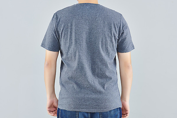 포토 JPG 스튜디오촬영 옷 패션 남자 회색배경 실내 한명 상반신 성인 뒷모습 30대 회색 한국인 반팔티셔츠 정자세 목업 성인남자한명만 국내포토 1 뷰포인트 컬러 포즈 백그라운드 티셔츠 사람 동양인 내부 장년 남자한명만 성인남자만 파일형식