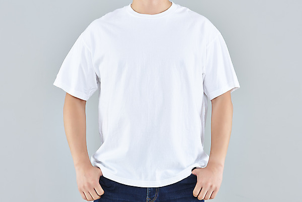 포토 JPG 스튜디오촬영 패션 남자 회색배경 실내 한명 상반신 성인 앞모습 30대 한국인 반팔티셔츠 주머니손 흰옷 목업 성인남자한명만 국내포토 1 옷 뷰포인트 백그라운드 티셔츠 모션 사람 동양인 내부 장년 회색 남자한명만 성인남자만 파일형식