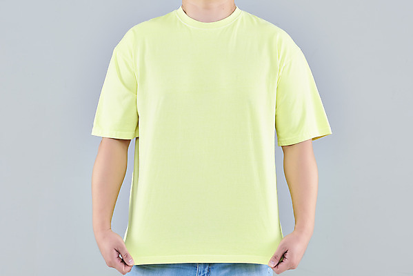 포토 JPG 스튜디오촬영 옷 패션 남자 40대 중년 회색배경 실내 한명 상반신 앞모습 한국인 반팔티셔츠 잡기 목업 중년남자한명만 국내포토 1 뷰포인트 백그라운드 티셔츠 모션 사람 동양인 성인 내부 회색 남자한명만 중년남자만 파일형식