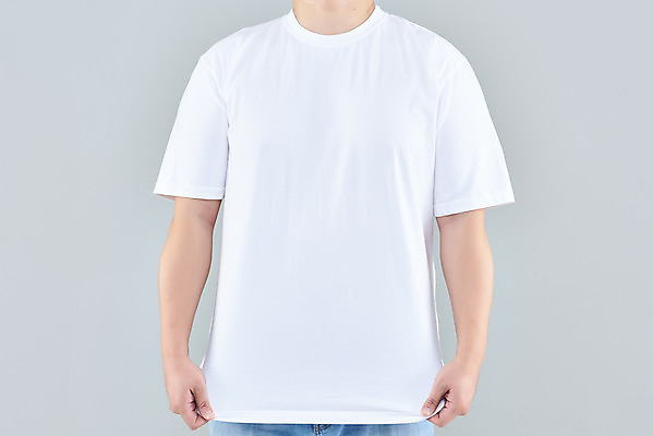 포토 JPG 스튜디오촬영 패션 남자 40대 중년 회색배경 실내 한명 상반신 앞모습 한국인 반팔티셔츠 흰색 잡기 흰옷 목업 중년남자한명만 국내포토 1 옷 뷰포인트 컬러 백그라운드 티셔츠 모션 사람 동양인 성인 내부 회색 남자한명만 중년남자만 파일형식