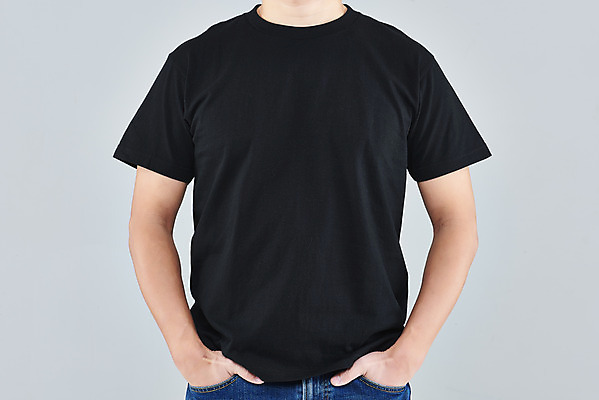 포토 JPG 스튜디오촬영 옷 패션 남자 40대 중년 회색배경 실내 한명 상반신 앞모습 한국인 반팔티셔츠 주머니손 목업 중년남자한명만 국내포토 1 뷰포인트 백그라운드 티셔츠 모션 사람 동양인 성인 내부 회색 남자한명만 중년남자만 파일형식