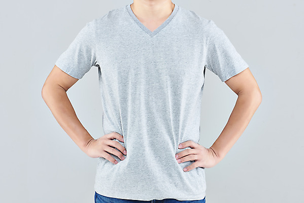 포토 JPG 스튜디오촬영 옷 패션 남자 40대 중년 허리손 회색배경 실내 한명 상반신 앞모습 한국인 반팔티셔츠 목업 중년남자한명만 국내포토 1 뷰포인트 포즈 백그라운드 티셔츠 사람 동양인 성인 내부 회색 남자한명만 중년남자만 파일형식