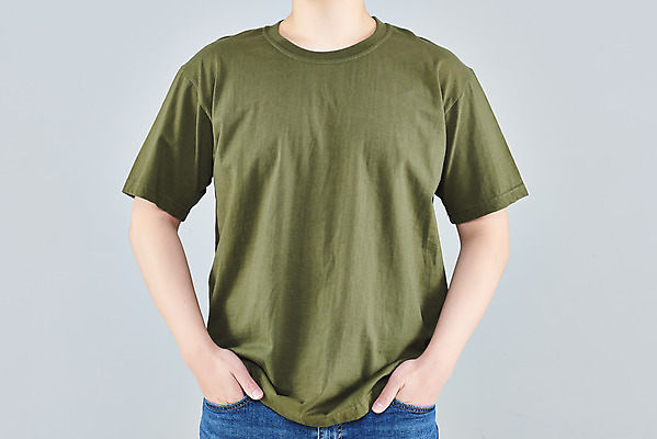 포토 JPG 스튜디오촬영 옷 패션 남자 회색배경 실내 한명 상반신 20대 성인 앞모습 초록색 한국인 반팔티셔츠 주머니손 목업 성인남자한명만 국내포토 1 뷰포인트 컬러 백그라운드 티셔츠 모션 사람 동양인 청년 내부 회색 남자한명만 성인남자만 파일형식