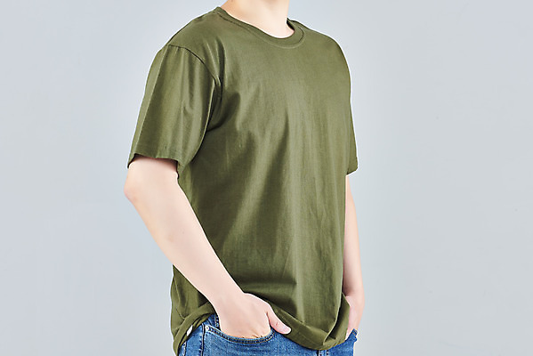 포토 JPG 스튜디오촬영 옷 패션 남자 회색배경 실내 한명 상반신 20대 성인 옆모습 초록색 한국인 반팔티셔츠 주머니손 목업 성인남자한명만 국내포토 1 뷰포인트 컬러 백그라운드 티셔츠 모션 사람 동양인 청년 내부 회색 남자한명만 성인남자만 파일형식