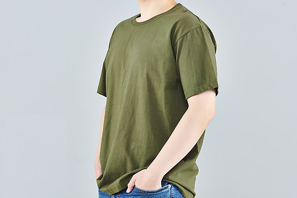 포토 JPG 스튜디오촬영 옷 패션 남자 회색배경 실내 한명 상반신 20대 성인 옆모습 초록색 한국인 반팔티셔츠 주머니손 목업 성인남자한명만 국내포토 1 뷰포인트 컬러 백그라운드 티셔츠 모션 사람 동양인 청년 내부 회색 남자한명만 성인남자만 파일형식