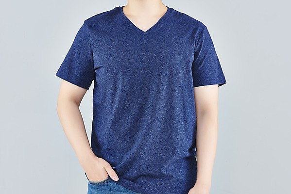 포토 JPG 스튜디오촬영 옷 패션 남자 회색배경 실내 한명 상반신 20대 성인 앞모습 한국인 반팔티셔츠 주머니손 목업 성인남자한명만 국내포토 1 뷰포인트 백그라운드 티셔츠 모션 사람 동양인 청년 내부 회색 남자한명만 성인남자만 파일형식