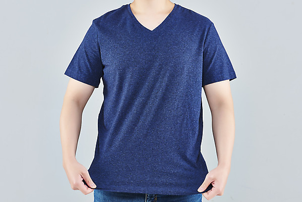 포토 JPG 스튜디오촬영 옷 패션 남자 회색배경 실내 한명 상반신 20대 성인 앞모습 한국인 반팔티셔츠 잡기 목업 성인남자한명만 국내포토 1 뷰포인트 백그라운드 티셔츠 모션 사람 동양인 청년 내부 회색 남자한명만 성인남자만 파일형식