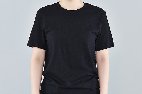 포토 JPG 스튜디오촬영 옷 여자 패션 회색배경 실내 한명 상반신 20대 성인 앞모습 한국인 반팔티셔츠 정자세 목업 성인여자한명만 국내포토 1 뷰포인트 포즈 백그라운드 티셔츠 사람 동양인 청년 내부 회색 여자한명만 성인여자만 파일형식