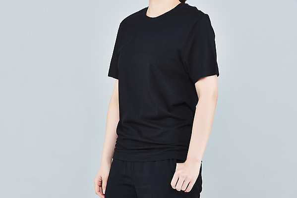 포토 JPG 스튜디오촬영 옷 여자 패션 회색배경 실내 한명 상반신 20대 성인 옆모습 한국인 반팔티셔츠 주머니손 목업 성인여자한명만 국내포토 1 뷰포인트 백그라운드 티셔츠 모션 사람 동양인 청년 내부 회색 여자한명만 성인여자만 파일형식