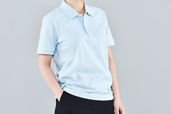 포토 JPG 스튜디오촬영 옷 여자 패션 회색배경 실내 한명 상반신 20대 성인 옆모습 한국인 반팔티셔츠 주머니손 목업 성인여자한명만 국내포토 1 뷰포인트 백그라운드 티셔츠 모션 사람 동양인 청년 내부 회색 여자한명만 성인여자만 파일형식