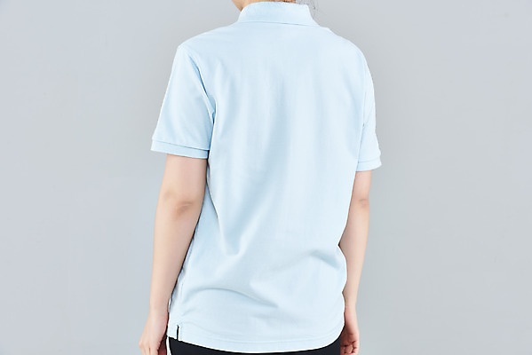 포토 JPG 스튜디오촬영 옷 여자 패션 회색배경 실내 한명 상반신 20대 성인 뒷모습 한국인 반팔티셔츠 정자세 목업 성인여자한명만 국내포토 1 뷰포인트 포즈 백그라운드 티셔츠 사람 동양인 청년 내부 회색 여자한명만 성인여자만 파일형식