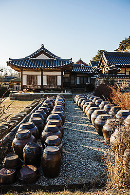 포토 JPG 주간 한국전통 하늘 한옥 풍경 사람없음 야외 항아리 충청남도 논산 국내여행 국내포토 자연요소 전통 여행 고건축 한국 도자기 충청도 파일형식