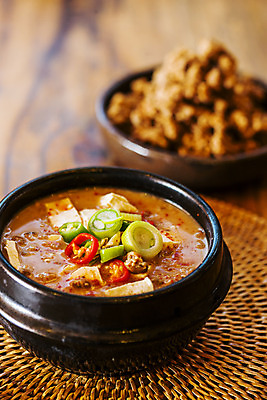 포토 JPG 실내 사람없음 아웃포커스 전통음식 된장 뚝배기 청국장 국내포토 전통 한식 음식 촬영기법 내부 양념 찌개 파일형식